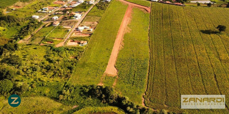 Vista panorâmica de condomínio com lotes em construção na região rural de Pinhalzinho, no interior de São Paulo